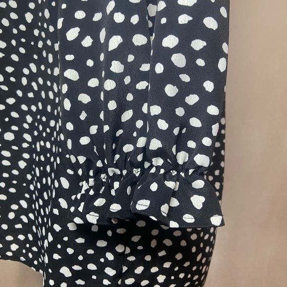 Entro women's M black/white mock ruffle neck relaxed fit blouse w/ keyhole EUC - Picture 5 of 8